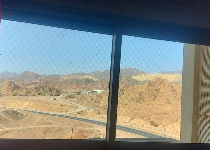 Eilat Octopus Apartment - אילת אוקטופוס -שני חדרים וסלון, בריכה בקיץ