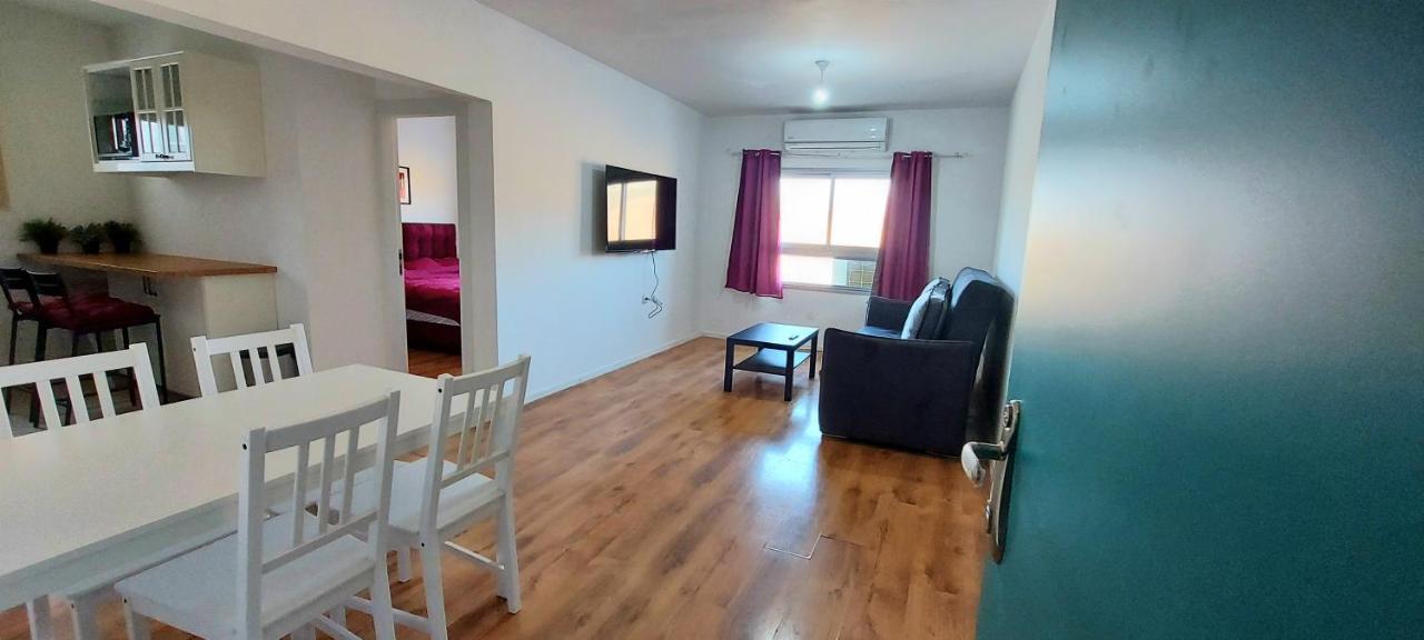 Appartement Octopus - אוקטופוס -שני חדרים וסלון, בריכה בקיץ